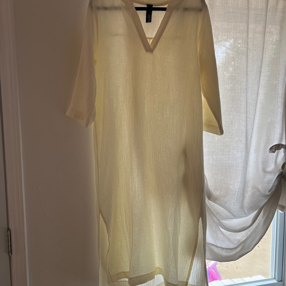 Lightweight V-Neck Sheer gauzey cover up
Cream